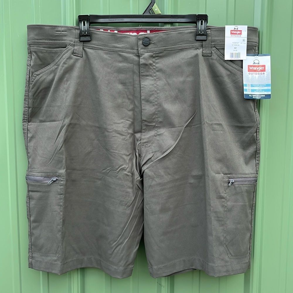Men's Outdoor Performance Zip Cargo Short with UPF 50+ Size 42